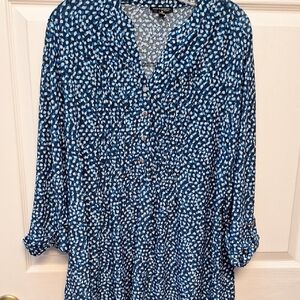 e Ava & Grace Blue and White  Top Size 1X